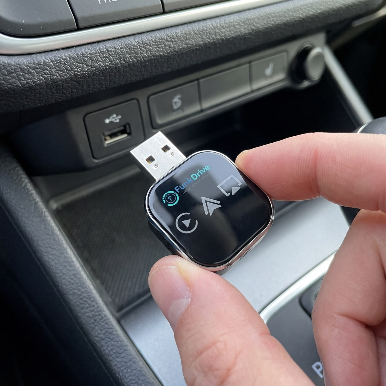 Plugging FunkDrive into the car USB port